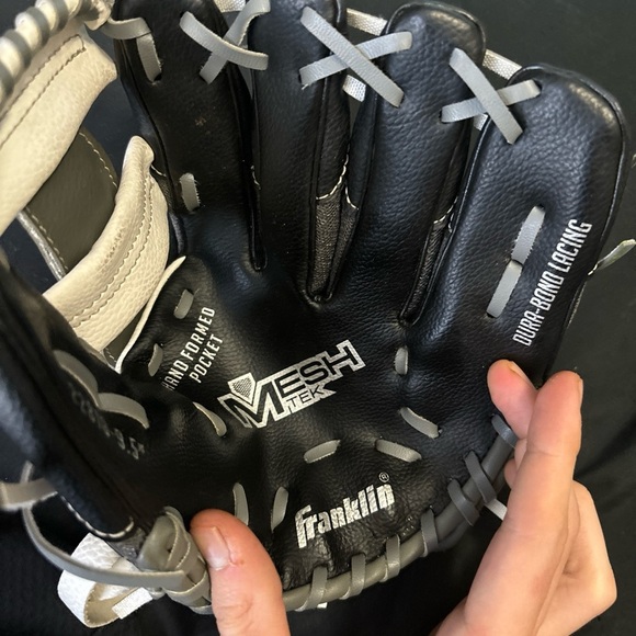 Franklin Sports 9.5'' Kids Baseball Meshtek Teeball Glove/Ball- Right Hand Throw - Picture 2 of 12